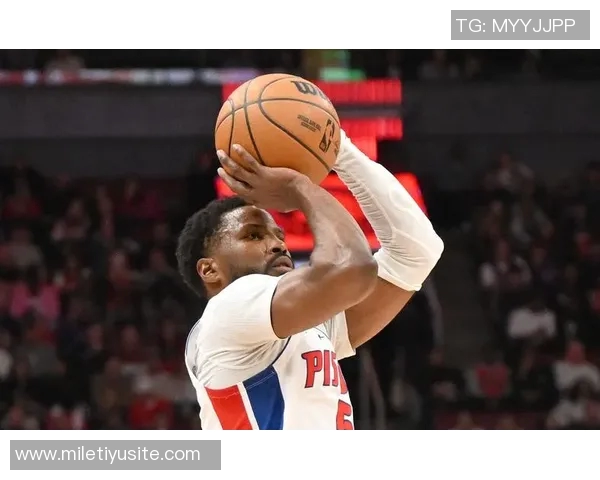 小卡复出状态良好半场8投4中贡献12分2篮板1助攻